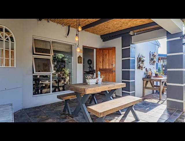 5 BEDROOM HOUSE FOR SALE IN FRAAIUITSIG